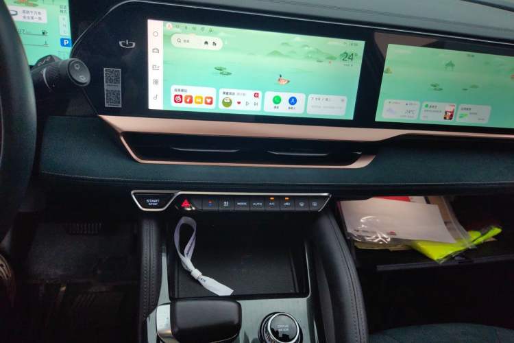 Used Geely Auto Monjaro L 2021 2.0TD DCT EVO Two-Wheel Drive Prestige Version Audio And AC Panel