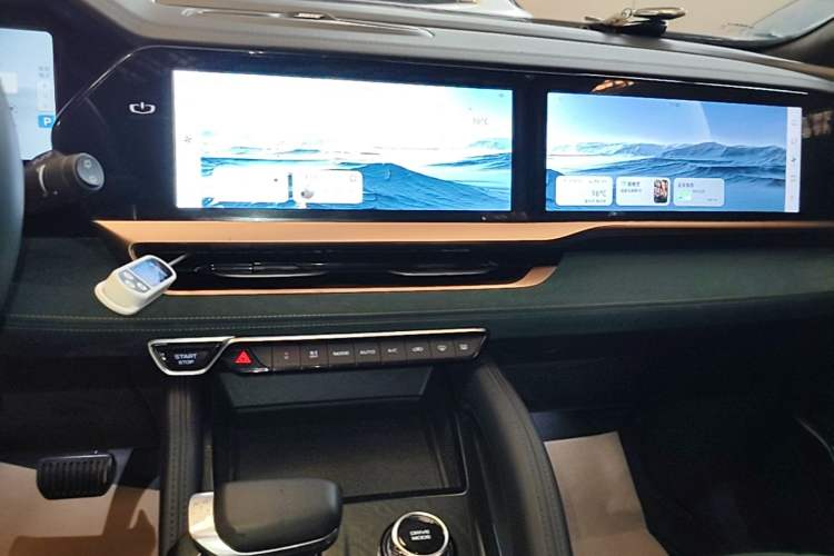 Used Geely Auto Monjaro L 2021 2.0TD High-Power Automatic All-Wheel Drive Luxury Version Audio And AC Panel