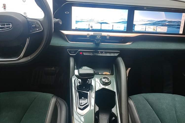 Used Geely Auto Monjaro L 2021 2.0TD High-Power Automatic All-Wheel Drive Luxury Version Audio And AC Panel