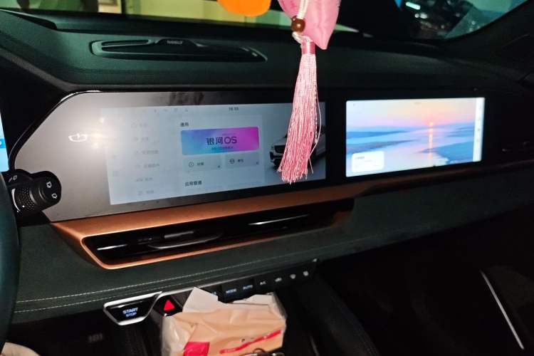 Used Geely Auto Monjaro L 2021 2.0TD DCT EVO Two-Wheel Drive Prestige Version Audio And AC Panel