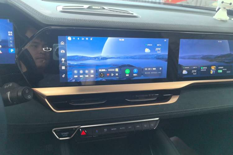 Used Geely Auto Monjaro L 2021 2.0TD DCT EVO Two-Wheel Drive Prestige Version Audio And AC Panel