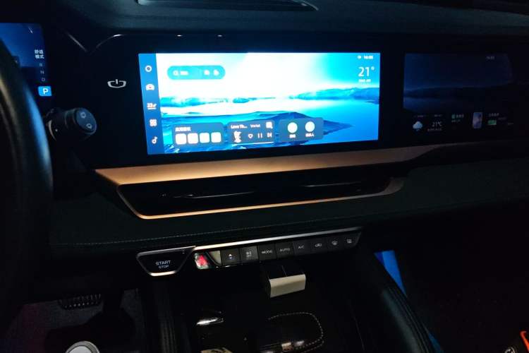 Used Geely Auto Monjaro L 2021 2.0TD High-Power Automatic All-Wheel Drive Luxury Version Audio And AC Panel