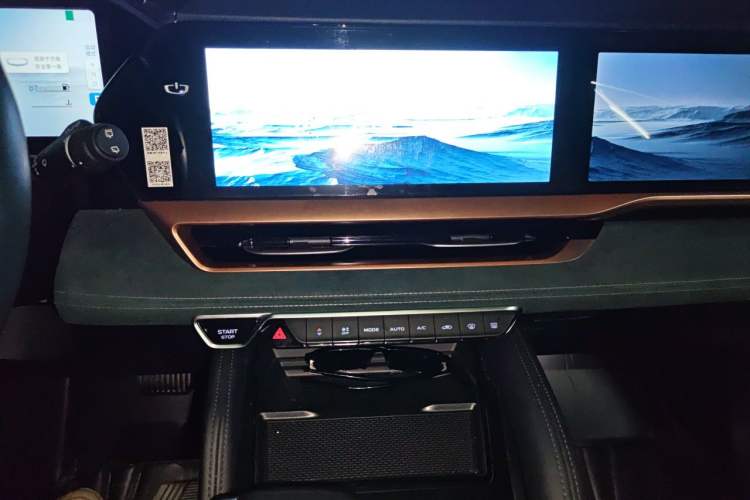 Used Geely Auto Monjaro L 2021 2.0TD DCT EVO Two-Wheel Drive Smart Luxury Version Audio And AC Panel