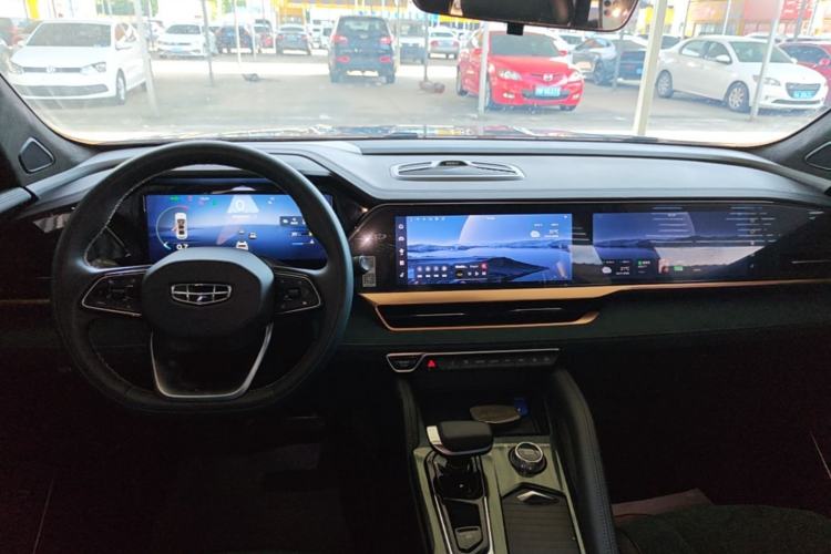 Used Geely Auto Monjaro L 2021 2.0TD DCT EVO Two-Wheel Drive Prestige Version Center Console