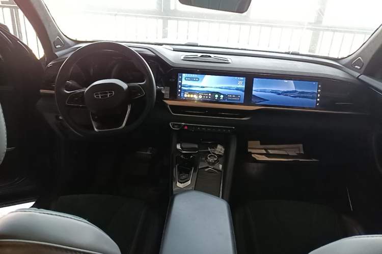 Used Geely Auto Monjaro L 2021 2.0TD High-Power Automatic All-Wheel-Drive Flagship Version Center Console