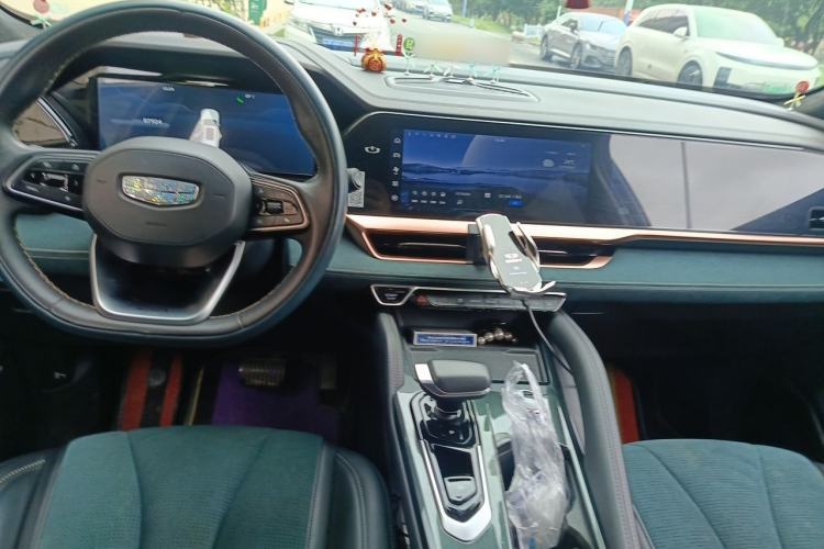 Used Geely Auto Monjaro L 2021 2.0TD High-Power Automatic All-Wheel-Drive Flagship Version Center Console