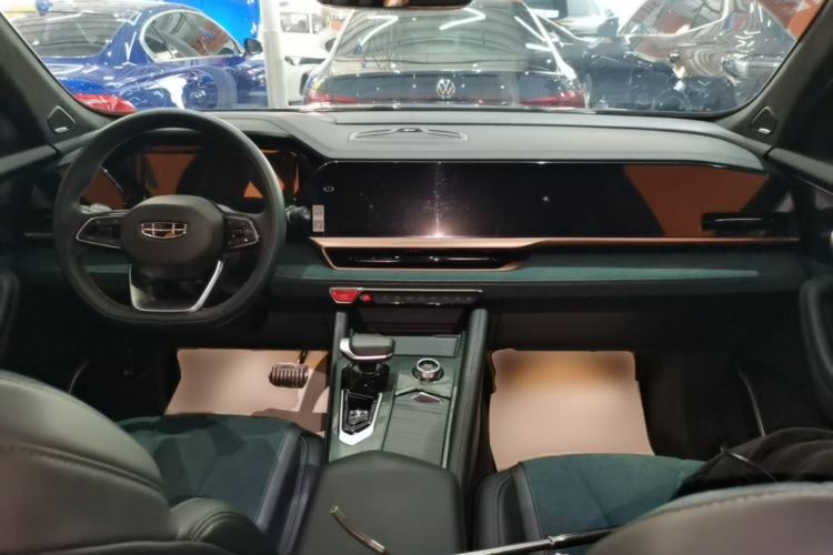 Used Geely Auto Monjaro L 2021 2.0TD High-Power Automatic All-Wheel-Drive Flagship Version Center Console