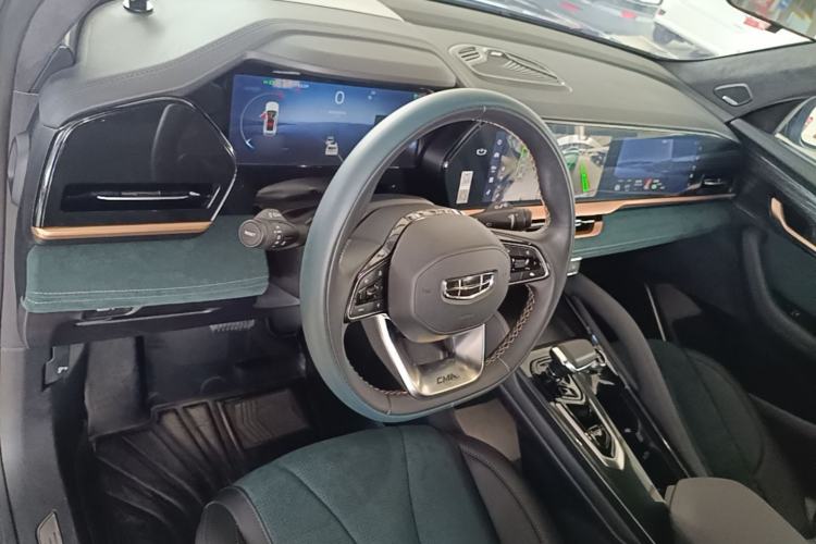 Used Geely Auto Monjaro L 2021 2.0TD High-Power Automatic All-Wheel Drive Luxury Version Center Console