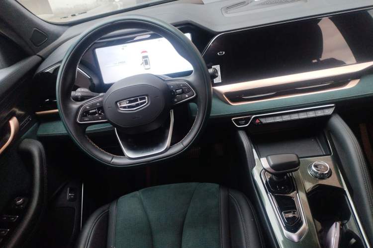 Used Geely Auto Monjaro L 2021 2.0TD DCT EVO Two-Wheel Drive Prestige Version Center Console