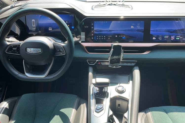 Used Geely Auto Monjaro L 2021 2.0TD High-Power Automatic All-Wheel-Drive Flagship Version Center Console