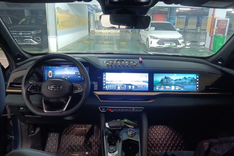 Used Geely Auto Monjaro L 2021 2.0TD DCT EVO Two-Wheel Drive Smart Luxury Version Center Console