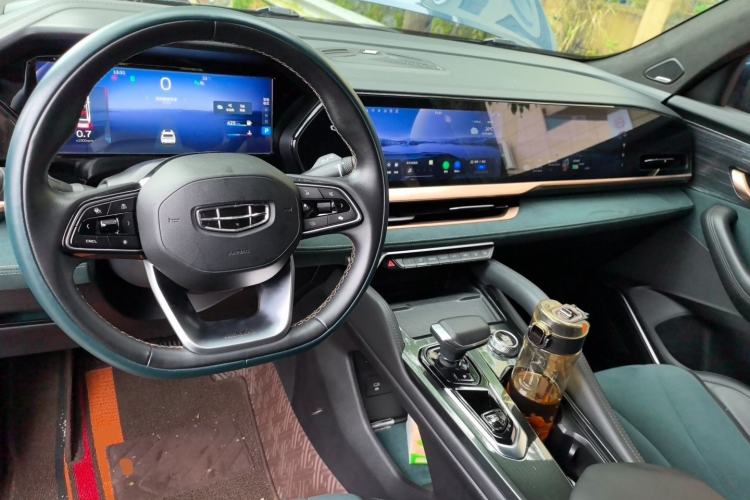 Used Geely Auto Monjaro L 2021 2.0TD High-Power Automatic All-Wheel-Drive Flagship Version Center Console