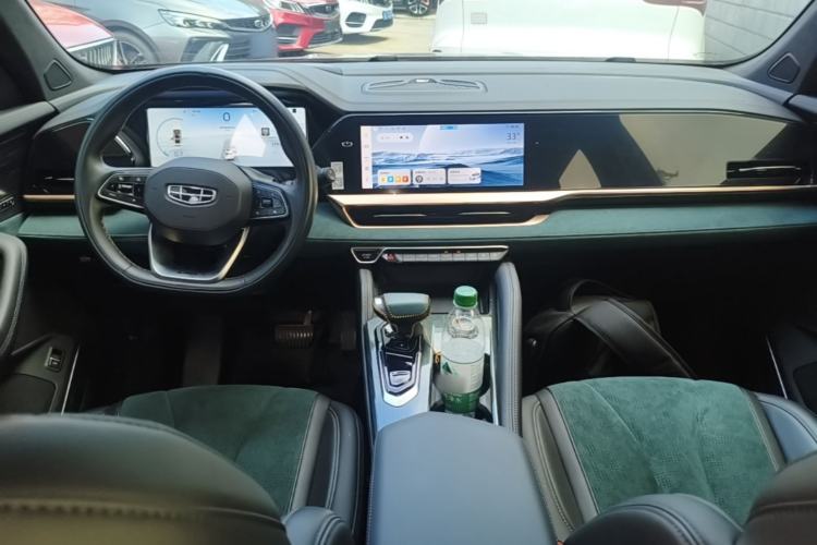 Used Geely Auto Monjaro L 2021 2.0TD DCT EVO Two-Wheel Drive Prestige Version Center Console