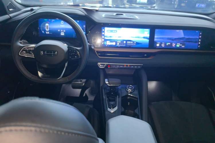 Used Geely Auto Monjaro L 2021 2.0TD High-Power Automatic All-Wheel Drive Luxury Version Center Console