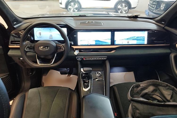 Used Geely Auto Monjaro L 2021 2.0TD High-Power Automatic All-Wheel Drive Luxury Version Center Console