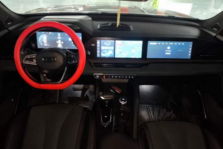 Used Geely Auto Monjaro L 2021 2.0TD High-Power Automatic All-Wheel Drive Luxury Version Center Console