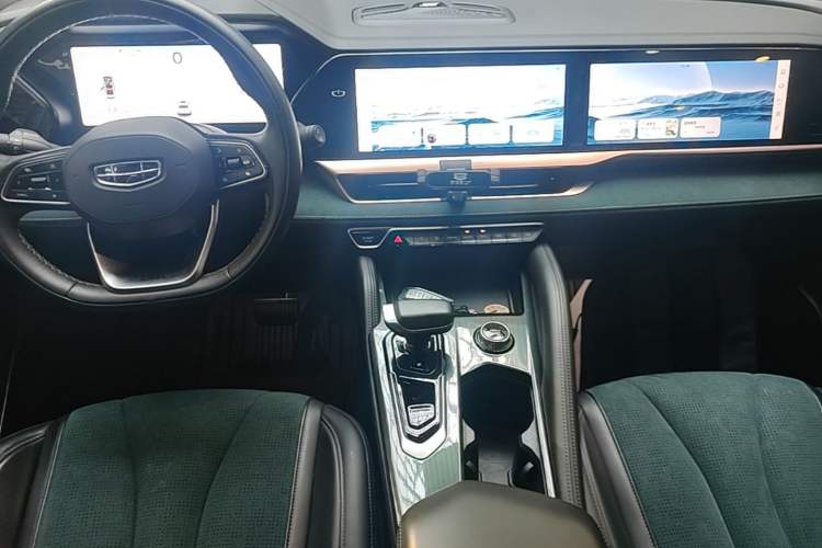 Used Geely Auto Monjaro L 2021 2.0TD High-Power Automatic All-Wheel Drive Luxury Version Center Console