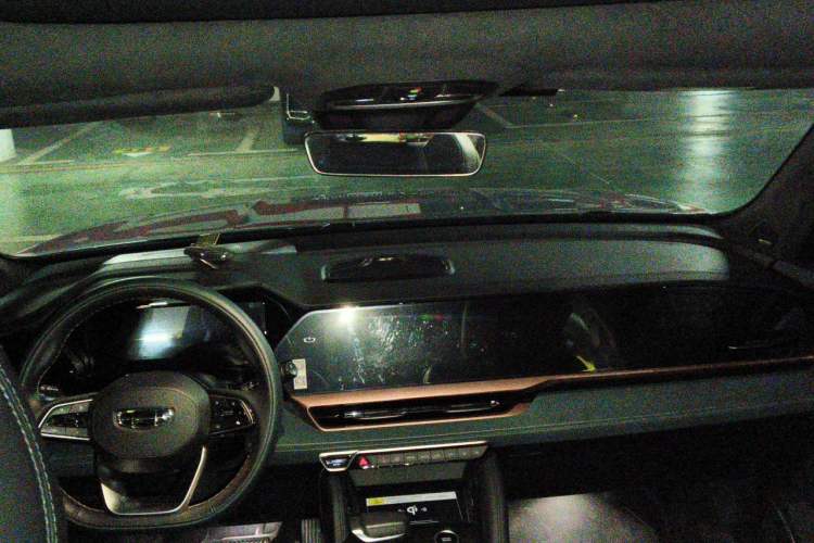 Used Geely Auto Monjaro L 2021 2.0TD High-Power Automatic All-Wheel Drive Luxury Version Center Console