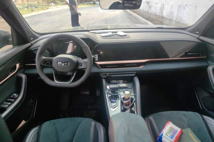 Used Geely Auto Monjaro L 2021 2.0TD High-Power Automatic All-Wheel-Drive Flagship Version Center Console