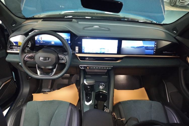 Used Geely Auto Monjaro L 2021 2.0TD High-Power Automatic All-Wheel-Drive Flagship Version Center Console