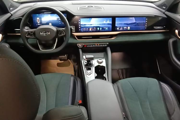 Used Geely Auto Monjaro L 2021 2.0TD DCT EVO Two-Wheel Drive Smart Luxury Version Center Console