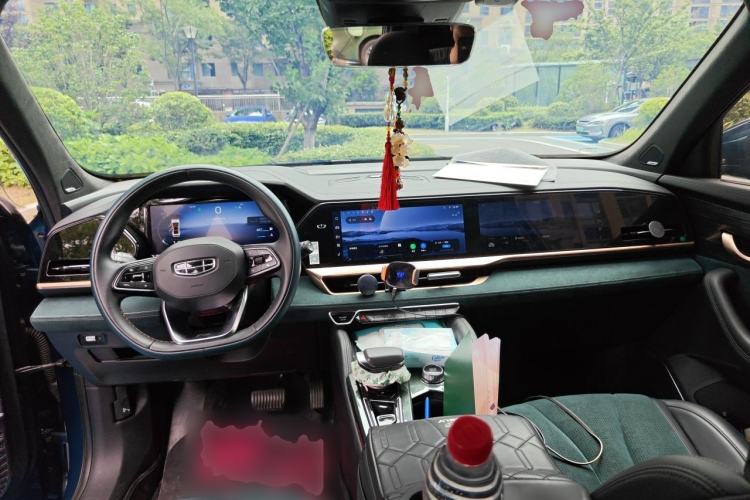 Used Geely Auto Monjaro L 2021 2.0TD High-Power Automatic All-Wheel-Drive Flagship Version Center Console