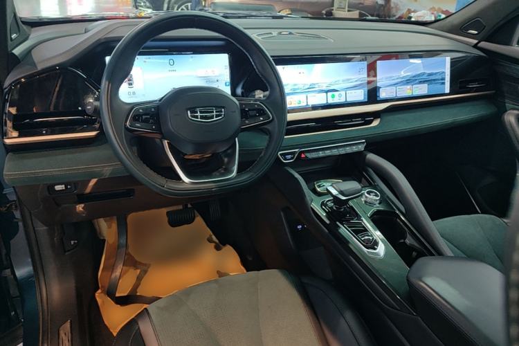 Used Geely Auto Monjaro L 2021 2.0TD High-Power Automatic All-Wheel Drive Luxury Version Center Console
