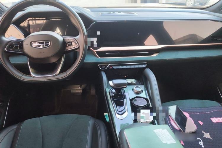 Used Geely Auto Monjaro L 2021 2.0TD High-Power Automatic All-Wheel Drive Luxury Version Center Console