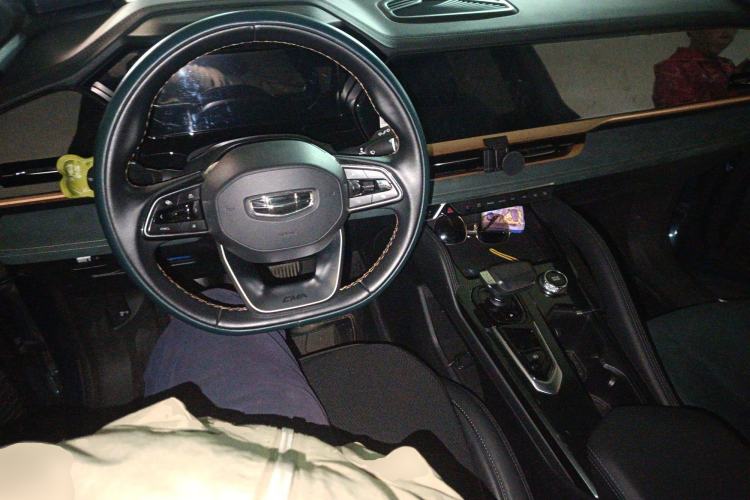 Used Geely Auto Monjaro L 2021 2.0TD DCT EVO Two-Wheel Drive Prestige Version Center Console