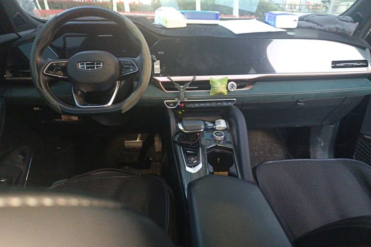 Used Geely Auto Monjaro L 2021 2.0TD DCT EVO Two-Wheel Drive Prestige Version Center Console