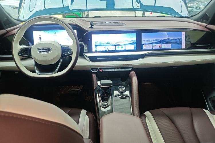 Used Geely Auto Monjaro L 2021 2.0TD DCT EVO Two-Wheel Drive Prestige Version Center Console