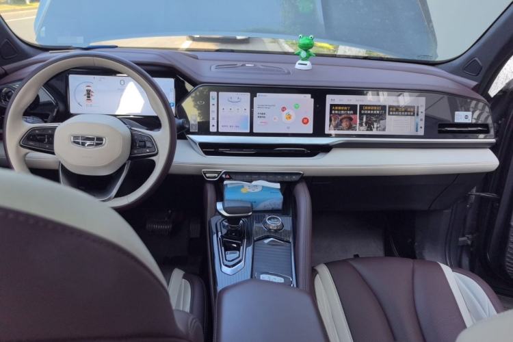 Used Geely Auto Monjaro L 2021 2.0TD DCT EVO Two-Wheel Drive Prestige Version Center Console