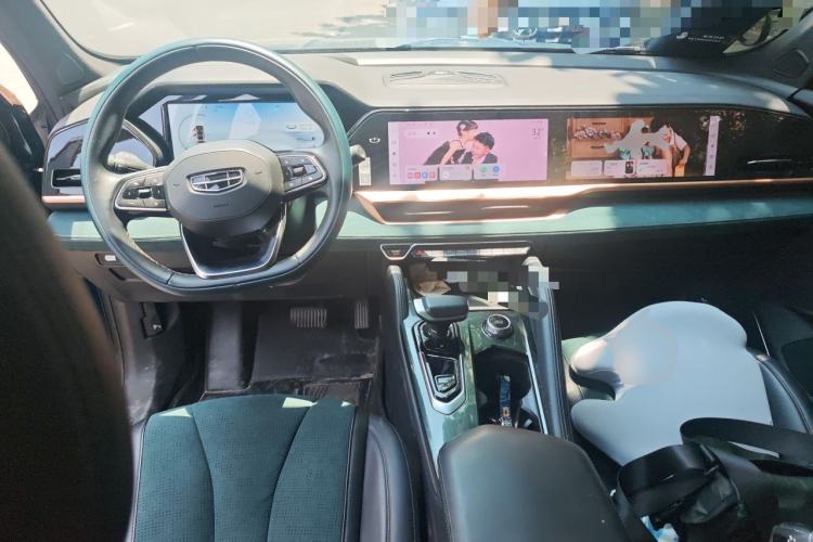 Used Geely Auto Monjaro L 2021 2.0TD DCT EVO Two-Wheel Drive Prestige Version Center Console