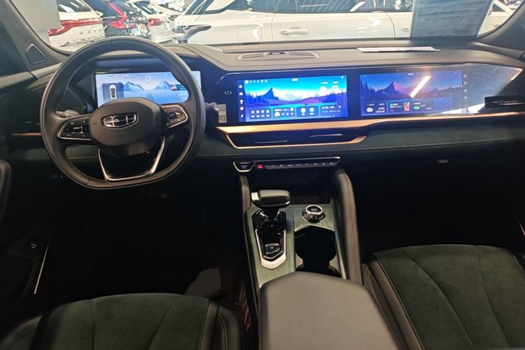 Used Geely Auto Monjaro L 2021 2.0TD DCT EVO Two-Wheel Drive Prestige Version Center Console