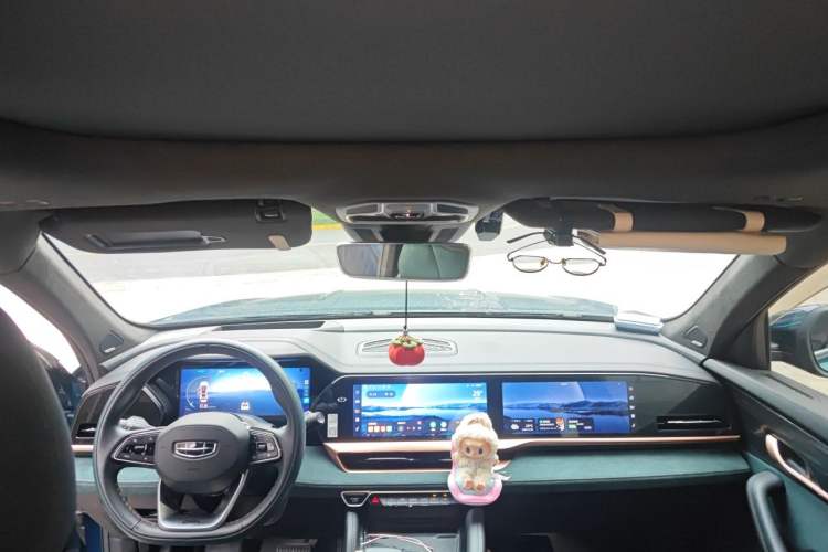 Used Geely Auto Monjaro L 2021 2.0TD High-Power Automatic All-Wheel-Drive Flagship Version Center Console