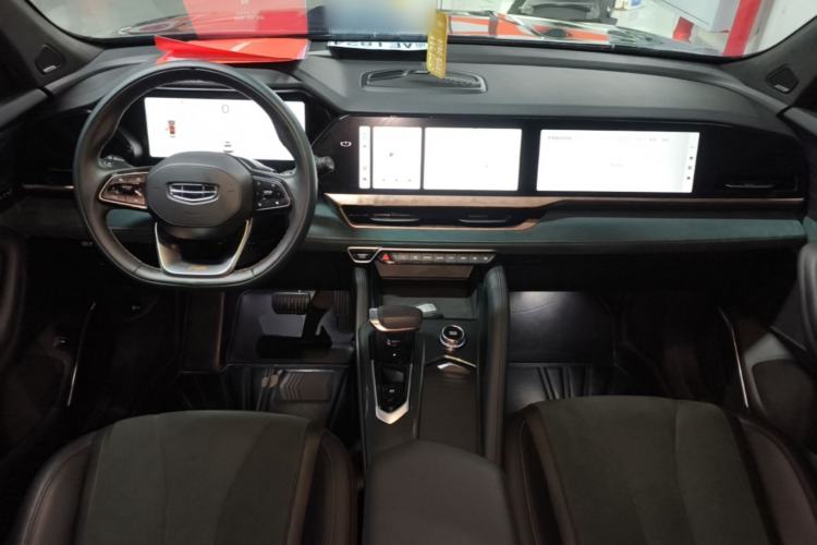 Used Geely Auto Monjaro L 2021 2.0TD High-Power Automatic All-Wheel Drive Luxury Version Center Console