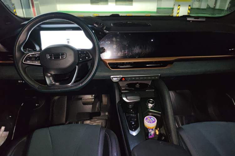 Used Geely Auto Monjaro L 2021 2.0TD DCT EVO Two-Wheel Drive Smart Luxury Version Center Console