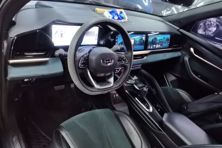 Used Geely Auto Monjaro L 2021 2.0TD DCT EVO Two-Wheel Drive Prestige Version Center Console