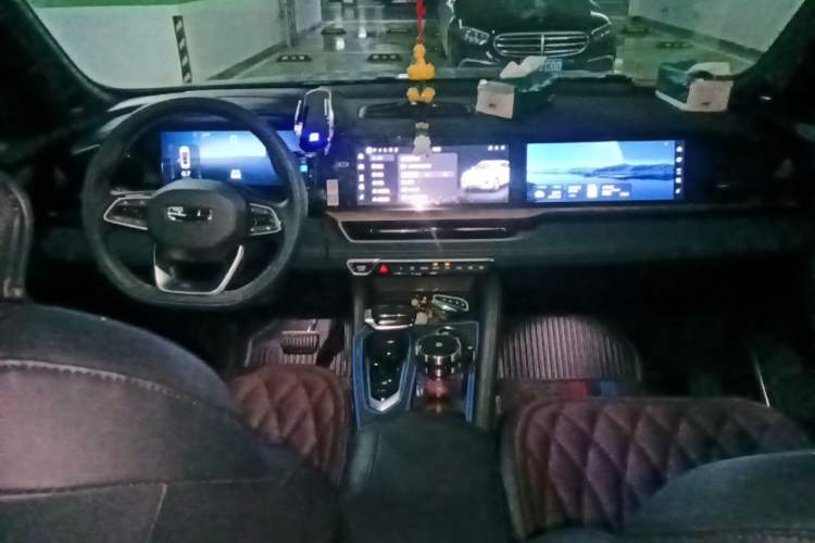 Used Geely Auto Monjaro L 2021 2.0TD High-Power Automatic All-Wheel-Drive Flagship Version Center Console
