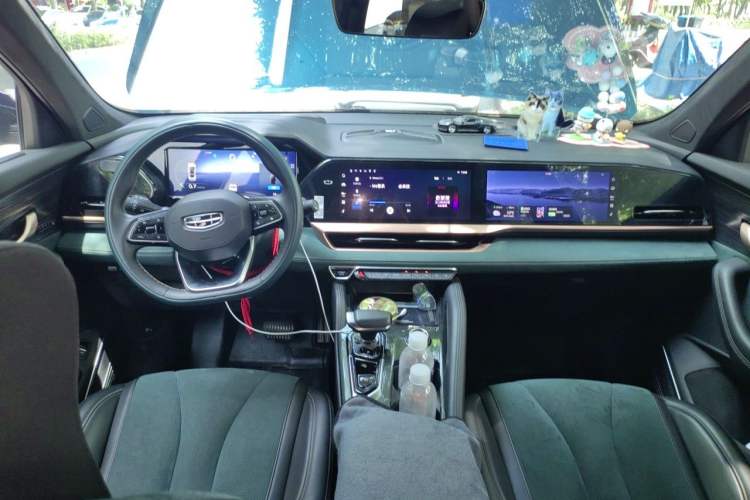 Used Geely Auto Monjaro L 2021 2.0TD DCT EVO Two-Wheel Drive Prestige Version Center Console