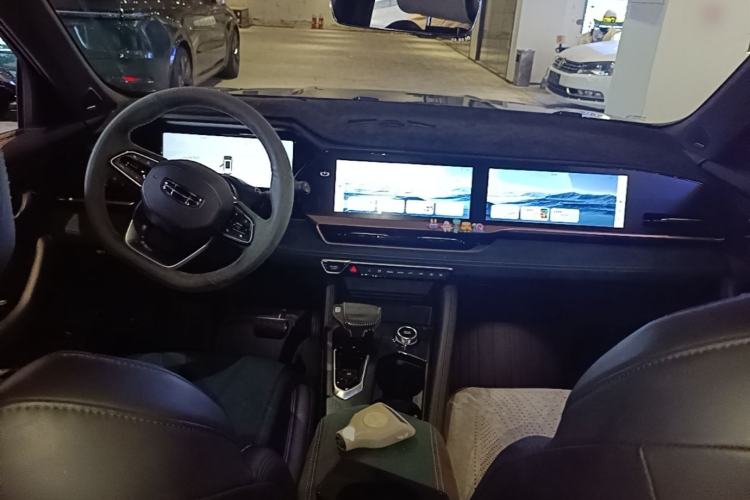 Used Geely Auto Monjaro L 2021 2.0TD High-Power Automatic All-Wheel-Drive Flagship Version Center Console