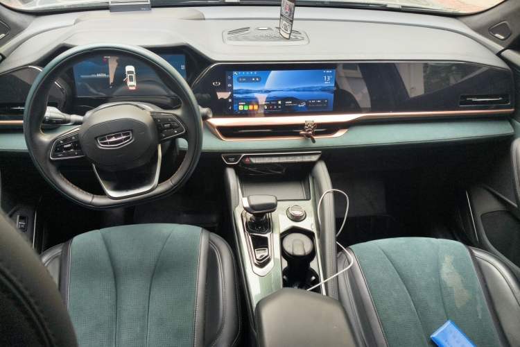 Used Geely Auto Monjaro L 2021 2.0TD High-Power Automatic All-Wheel Drive Luxury Version Center Console