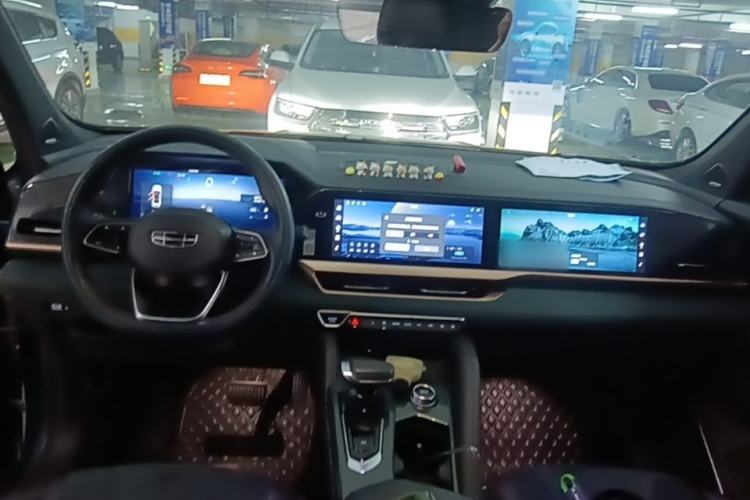 Used Geely Auto Monjaro L 2021 2.0TD DCT EVO Two-Wheel Drive Smart Luxury Version Center Console