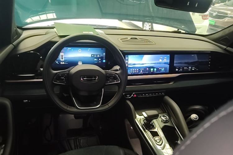 Used Geely Auto Monjaro L 2021 2.0TD DCT EVO Two-Wheel Drive Prestige Version Center Console