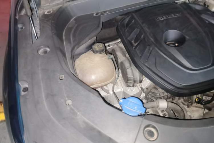Used Geely Auto Monjaro L 2021 2.0TD High-Power Automatic All-Wheel Drive Luxury Version Engine Bay Right