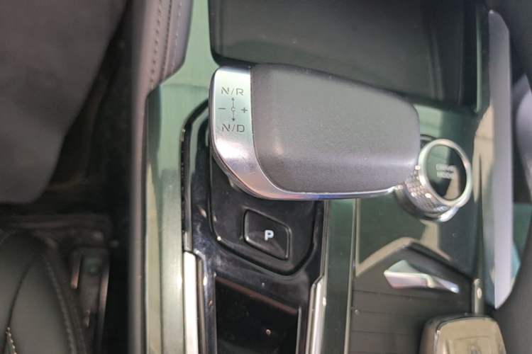 Used Geely Auto Monjaro L 2021 2.0TD DCT EVO Two-Wheel Drive Prestige Version Gear Lever