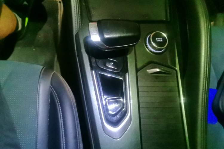 Used Geely Auto Monjaro L 2021 2.0TD DCT EVO Two-Wheel-Drive Flagship Version Gear Lever