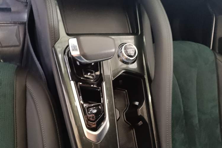 Used Geely Auto Monjaro L 2021 2.0TD High-Power Automatic All-Wheel Drive Luxury Version Gear Lever