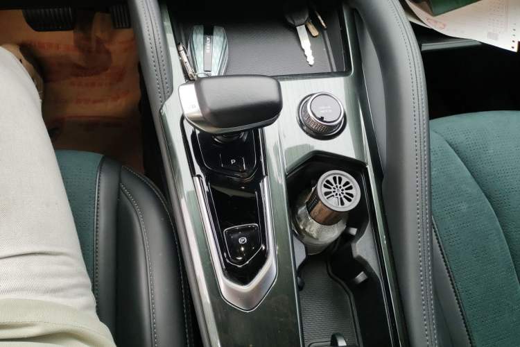 Used Geely Auto Monjaro L 2021 2.0TD DCT EVO Two-Wheel Drive Prestige Version Gear Lever