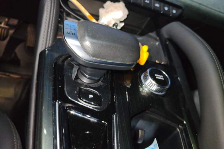 Used Geely Auto Monjaro L 2021 2.0TD DCT EVO Two-Wheel Drive Smart Luxury Version Gear Lever